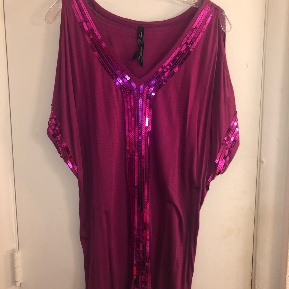 Slightly worn Seven7 top!